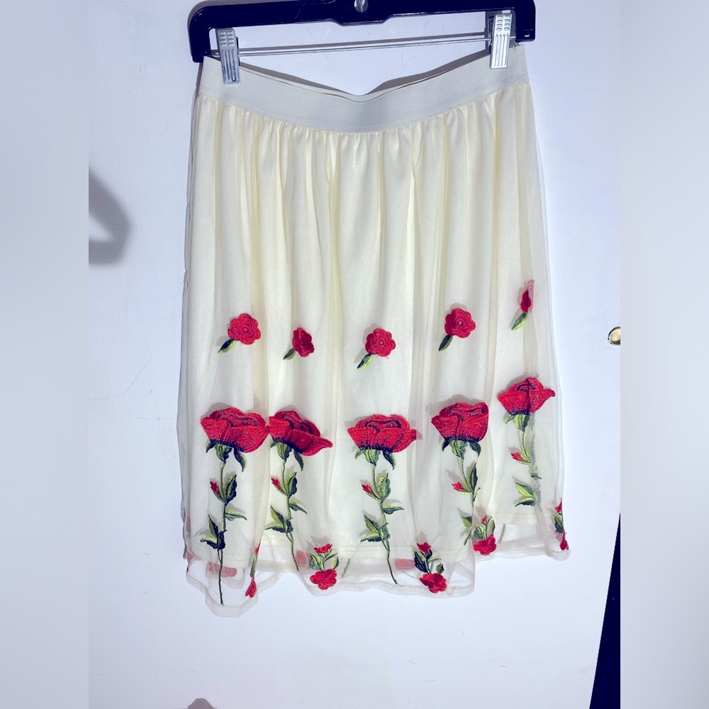 Women’s Floral Skirt Size: Medium